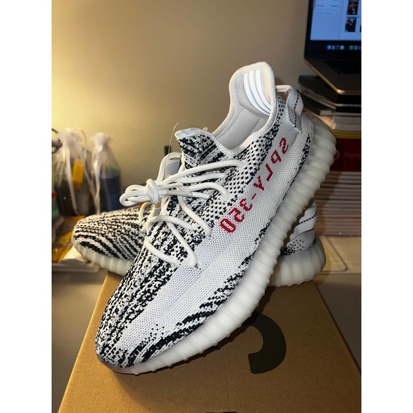 Size 11 - adidas Yeezy Boost 350 V2 \